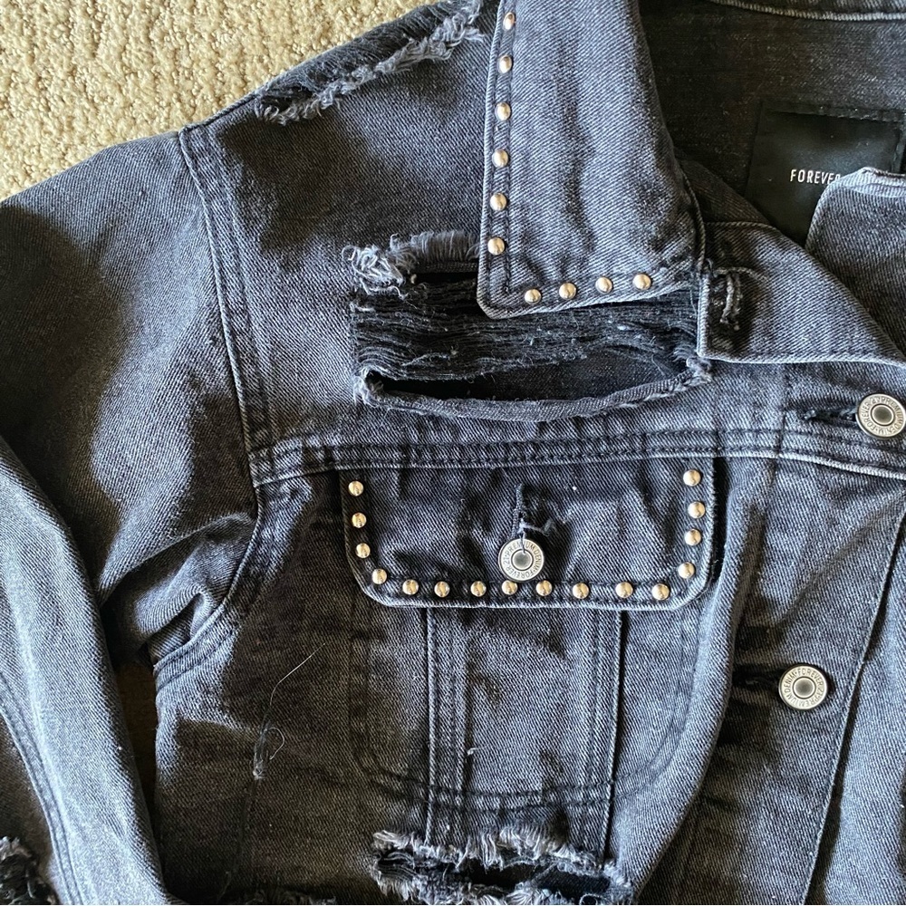 Forever 21 Distressed Cropped Denim Jacket Coat w/ Studs‎ - Black - Small - Picture 4 of 5